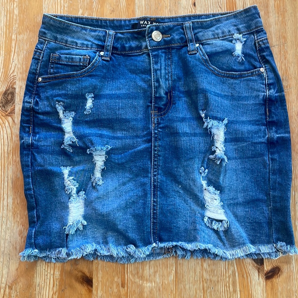 Women’s Wax Jean distressed denim skirt Size M. Waist 28” Length 15”